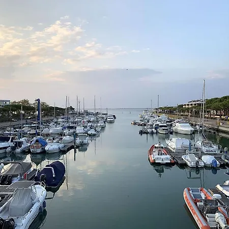 Cozy Flat Minutes From The Sea And Lignano Center Διαμέρισμα *